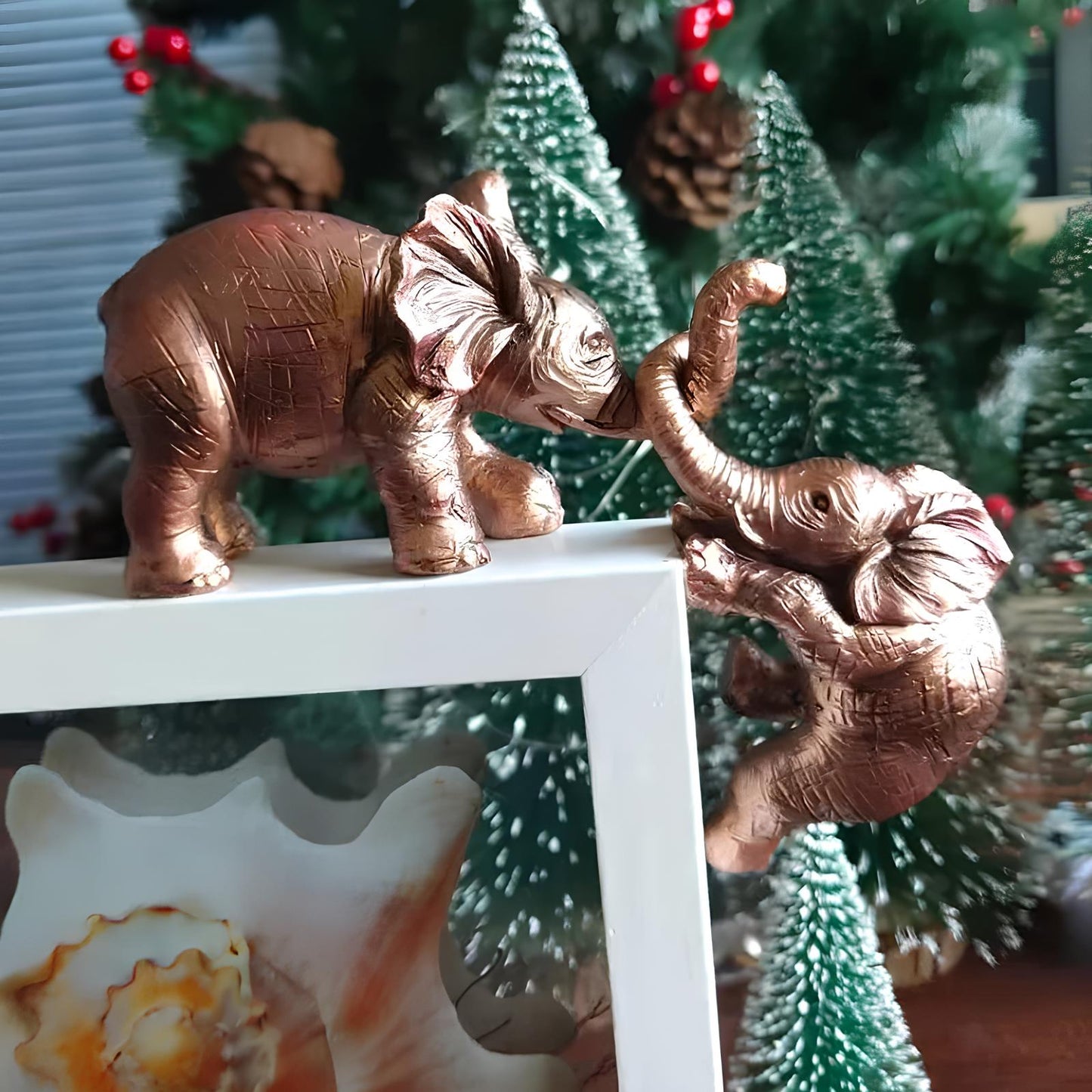 Elephants Resin Figurine - Homevalley.co.uk